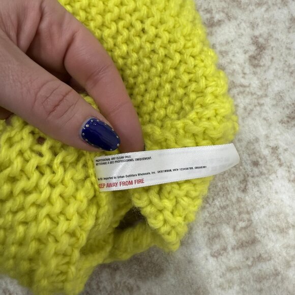 Urban Outfitters Hat Beanie Fitted Womens One Size Yellow Knit Pom Pom Ear Flap - Picture 6 of 7